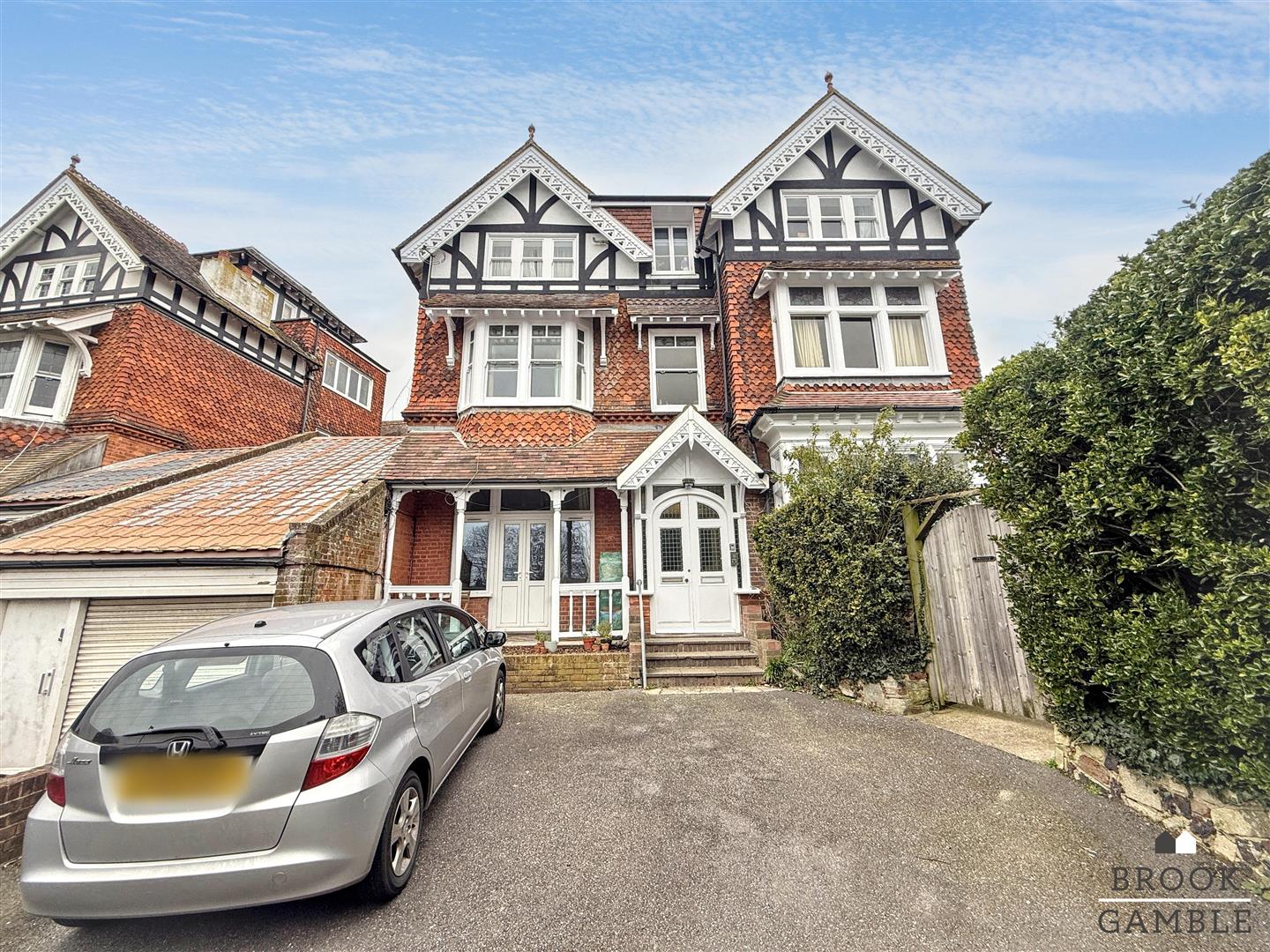 2 Bedroom Apartment for Sale: £225,000. 9 Upper Avenue in Eastbourne, East Sussex